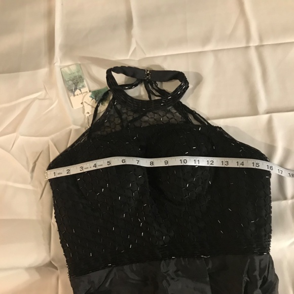 Formal evening ball gown dress - Picture 7 of 8